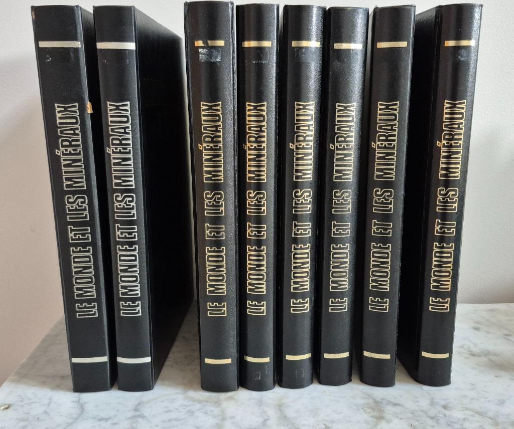 Lot de 8 classeurs pour revues Le Monde et Les Minéraux, Ophalen of Verzenden, Mineraal