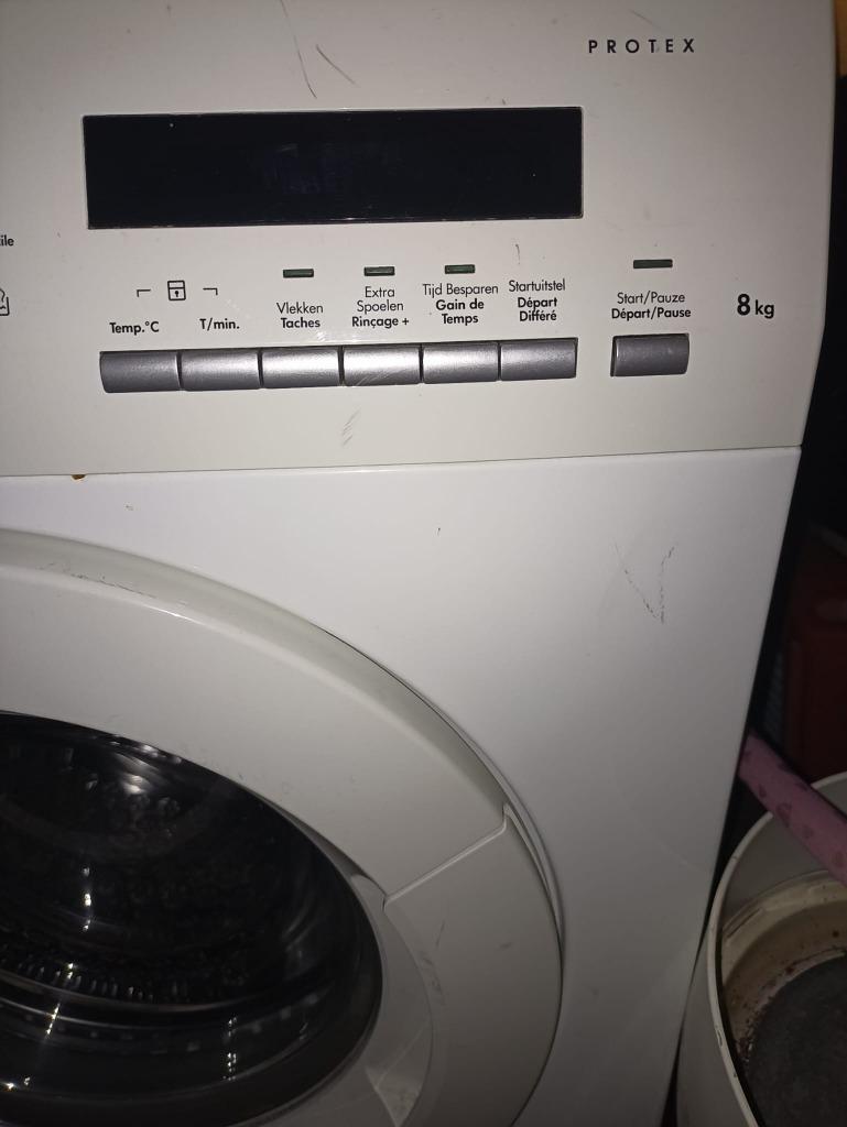 machine à lessiver AEG 8KG, 1200 à 1600 tours, Chargeur frontal, Enlèvement, Utilisé