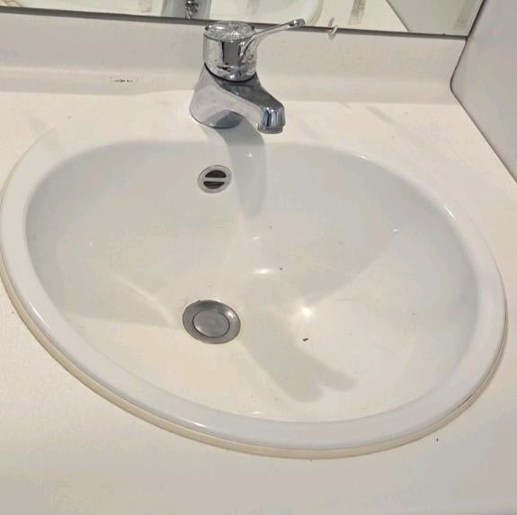 2 wastafels met kranen en met sifons (gedemonteerd), Doe-het-zelf en Bouw, Sanitair, Ophalen