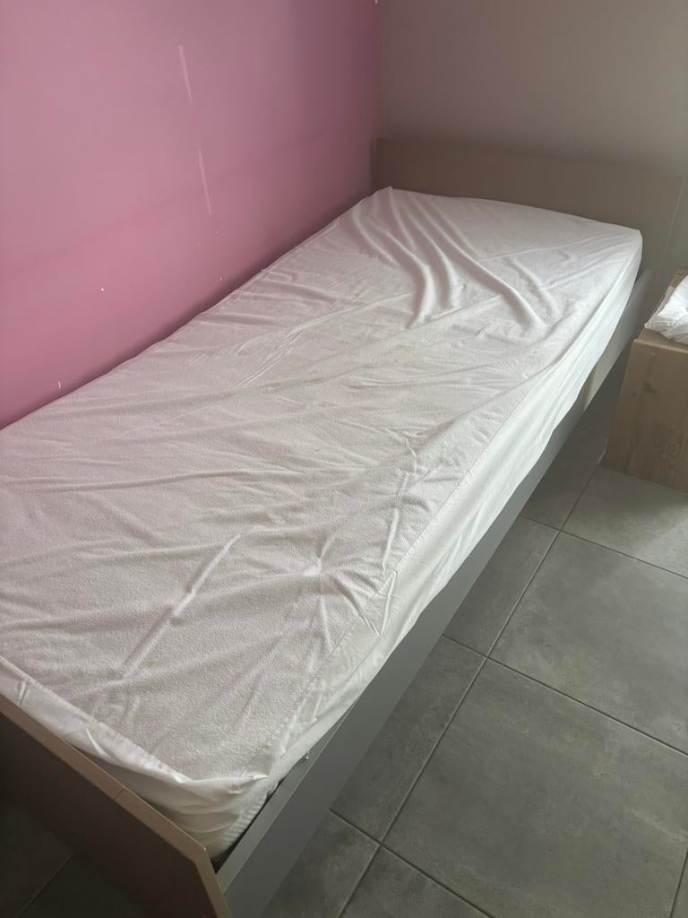 Protège-matelas + 1 x drap de lit, Enlèvement ou Envoi, Comme neuf, Blanc
