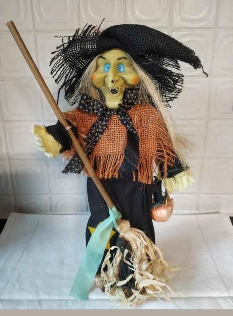halloween heks op houten staander 35cm, Ophalen of Verzenden
