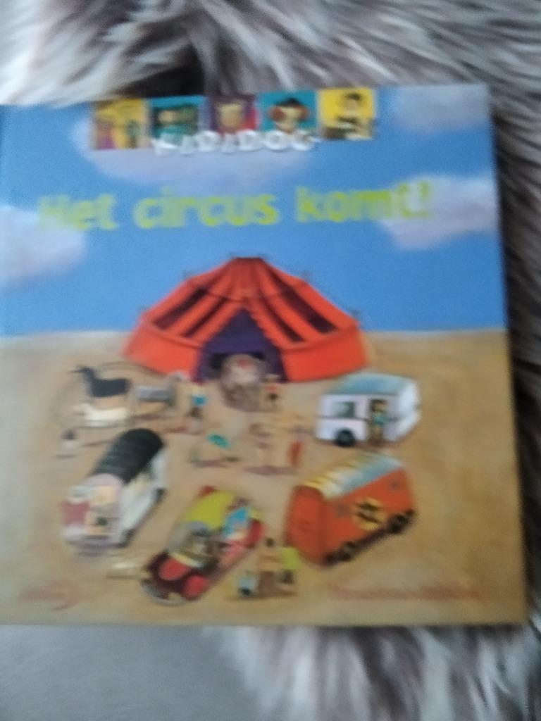 Het circus komt - pop-up boek, Boeken, Kinderboeken | Baby's en Peuters, Ophalen of Verzenden, Zo goed als nieuw