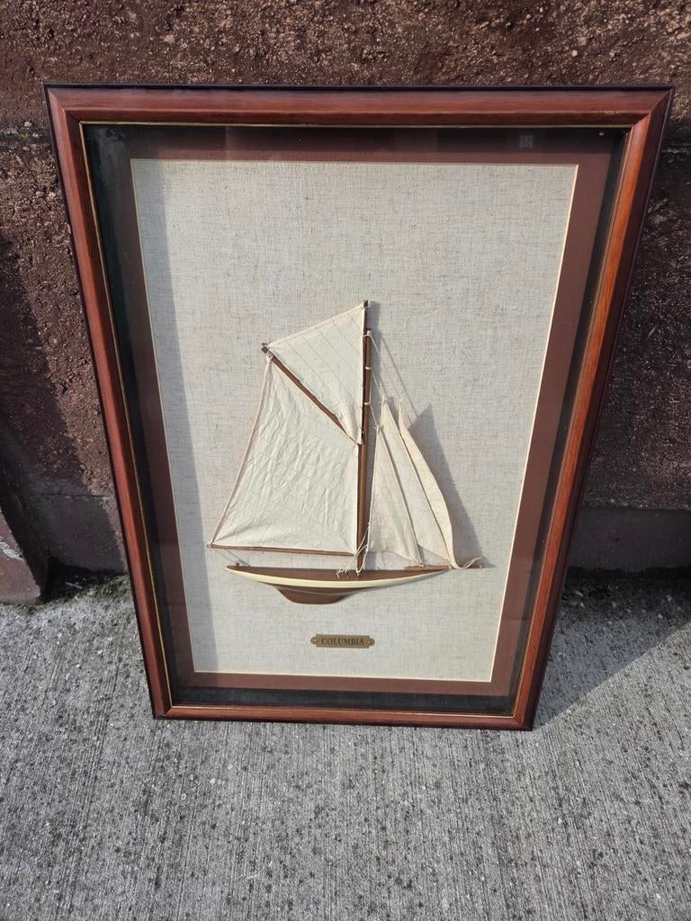 Cadre ancien, voilier Columbia., Enlèvement ou Envoi, Comme neuf, Bois, Moins de 50 cm