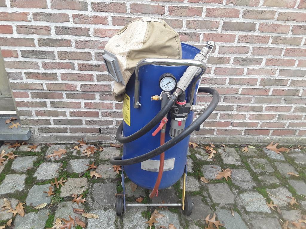 Zandstraalketel met beschermkap met binnenhelm, Ophalen, Zo goed als nieuw