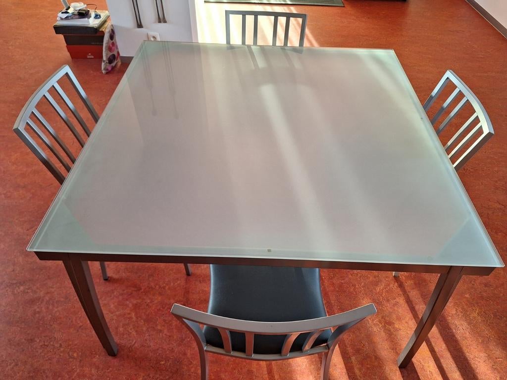 Table carrée en verre, Carré, Enlèvement, Utilisé, 50 à 75 cm
