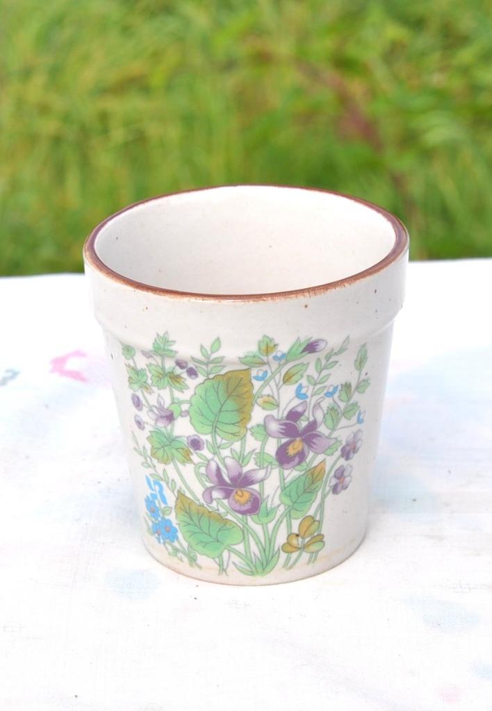 petit cache pot en faïence décor violette, Enlèvement ou Envoi, Comme neuf, Autres matériaux