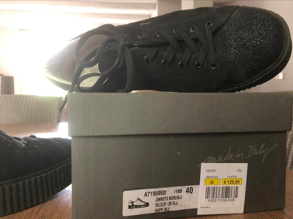 Damesschoenen Nero Giardini - M 40, Ophalen of Verzenden, Zo goed als nieuw, Blauw, Schoenen met lage hakken