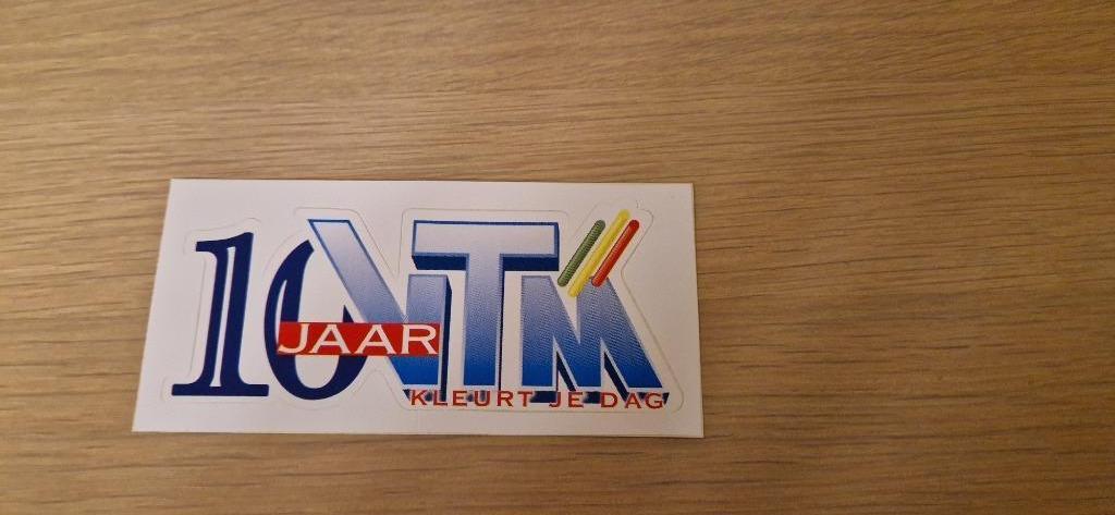 sticker 10 jaar VTM, Verzamelen, Ophalen of Verzenden, Zo goed als nieuw, Film, Tv of Omroep