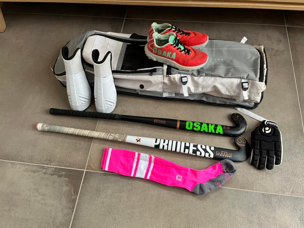 Osaka hockeyset (tas, stick, schoenen, beschermers), Sport en Fitness, Hockey, Ophalen, Gebruikt, Overige typen