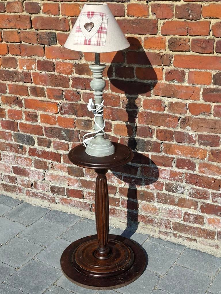 ⚠️⚠️ Petite table guéridon et sa lampe petit Luminaire, Enlèvement ou Envoi, Utilisé
