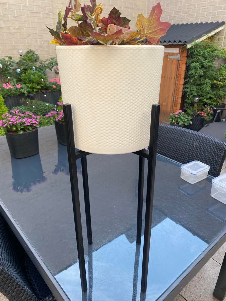 Bloempot met staander van Mica., Ophalen, Steen, Gebruikt, Rond