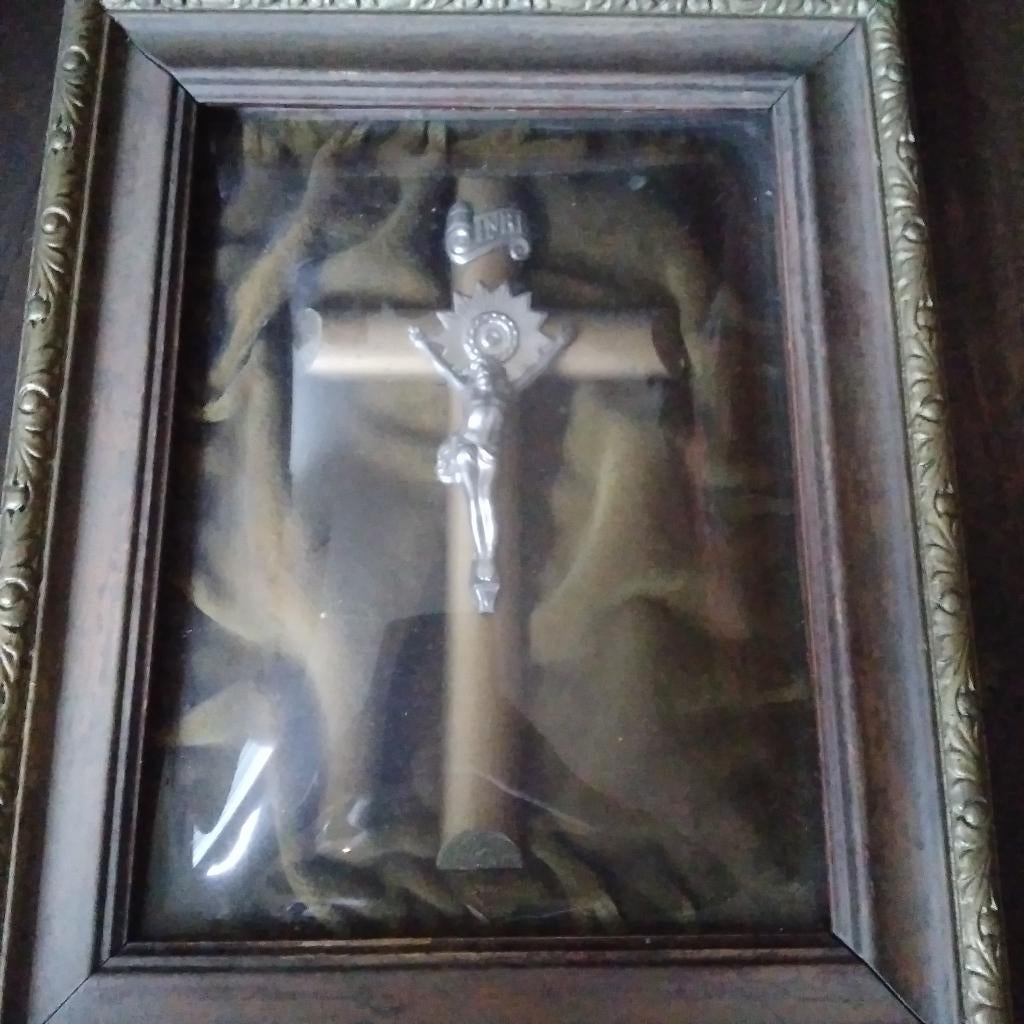 Oud religieus kader met gebogen glas, Verzenden