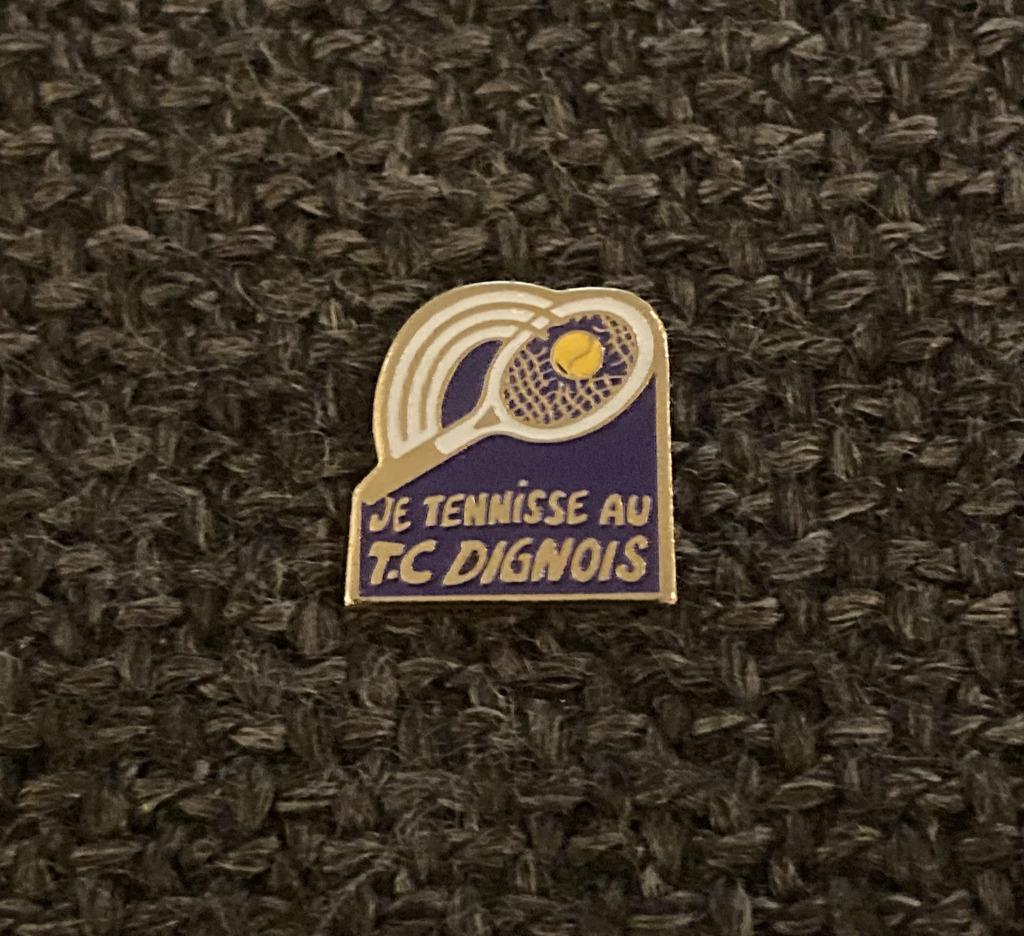 PIN - TENNIS - TENNIS CLUB DIGNOIS, Envoi, Utilisé, Sport, Insigne ou Pin's