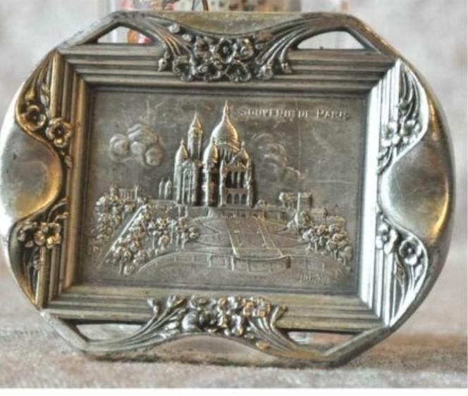 § cendrier art nouveau souvenir paris metal argente, Enlèvement ou Envoi