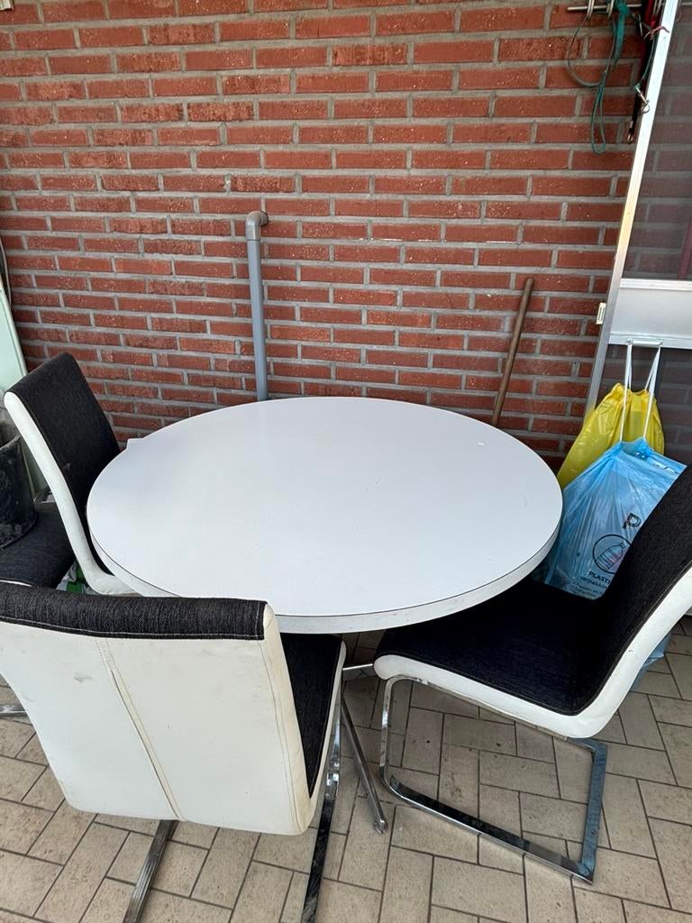 Gratis tafel met 4 stoelen, Ophalen, Gebruikt