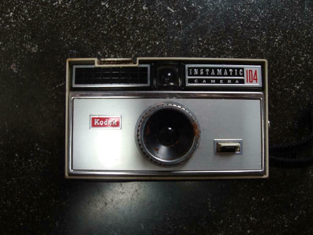 VINTAGE FOTOTOESTEL KODAK INSTAMATIC CAMERA 104, Enlèvement ou Envoi, Appareils photo