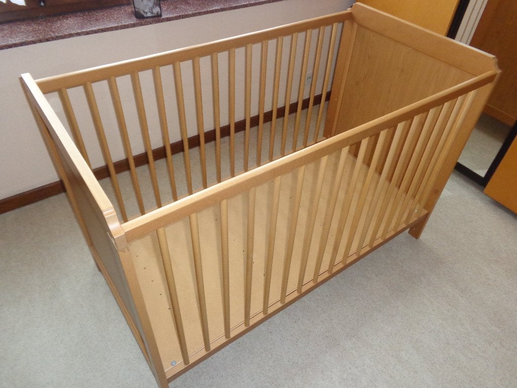 Lit cage en bois pour enfant avec matelas, Enfants & Bébés, Enlèvement, Matelas