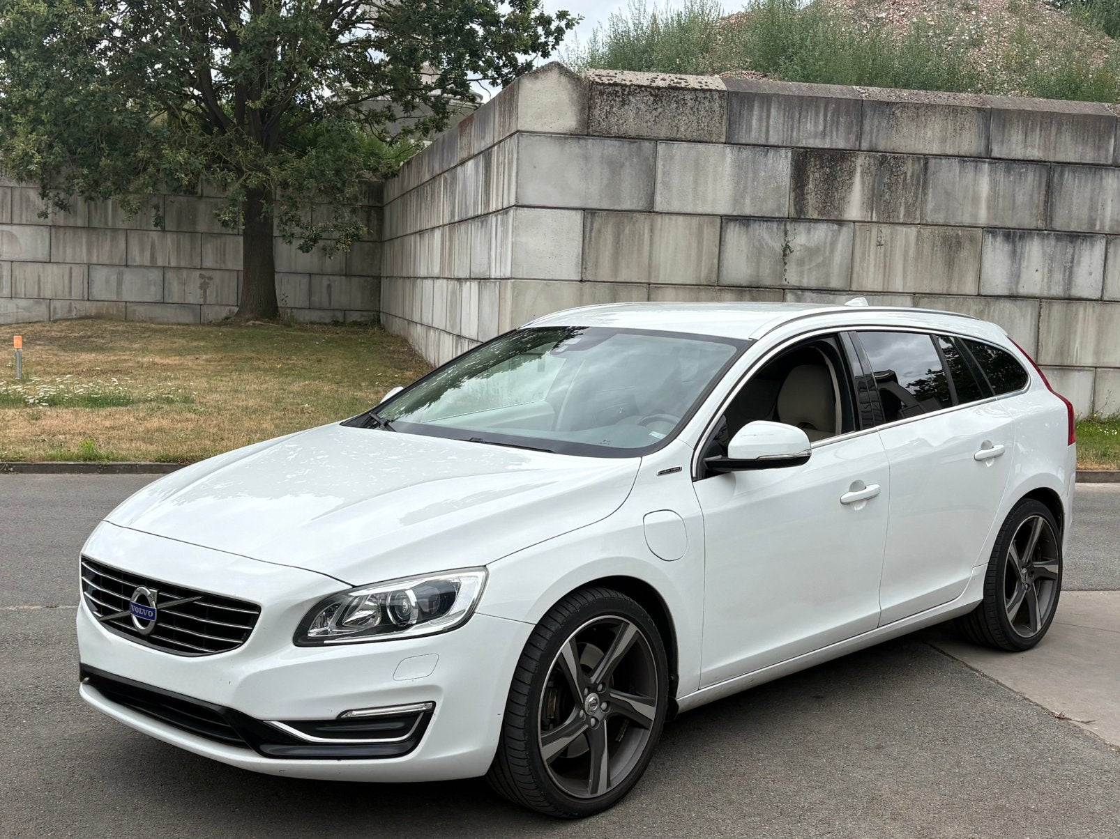 Volvo V60 D6 2015 diesel/hybride plug in  automaat, Automaat, Euro 5, Beige, Wit