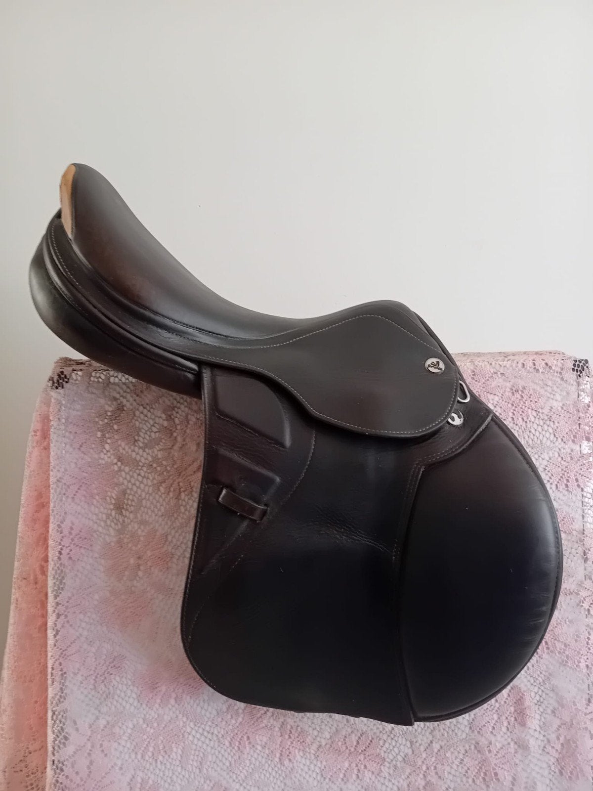 Prestige Paris bruin springzadel 17/33, Animaux & Accessoires, Chevaux & Poneys | Selles, Prestige, Prestige, Taquets de genoux