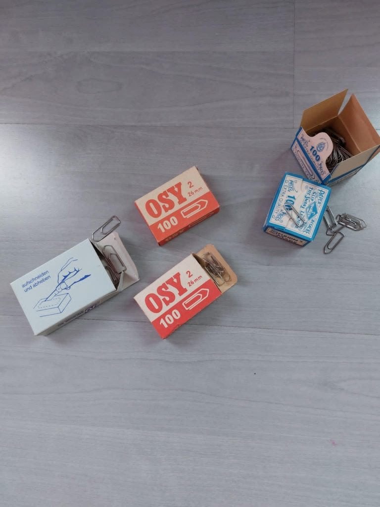 School gerief Nieuwe paperclips, Diversen, Ophalen