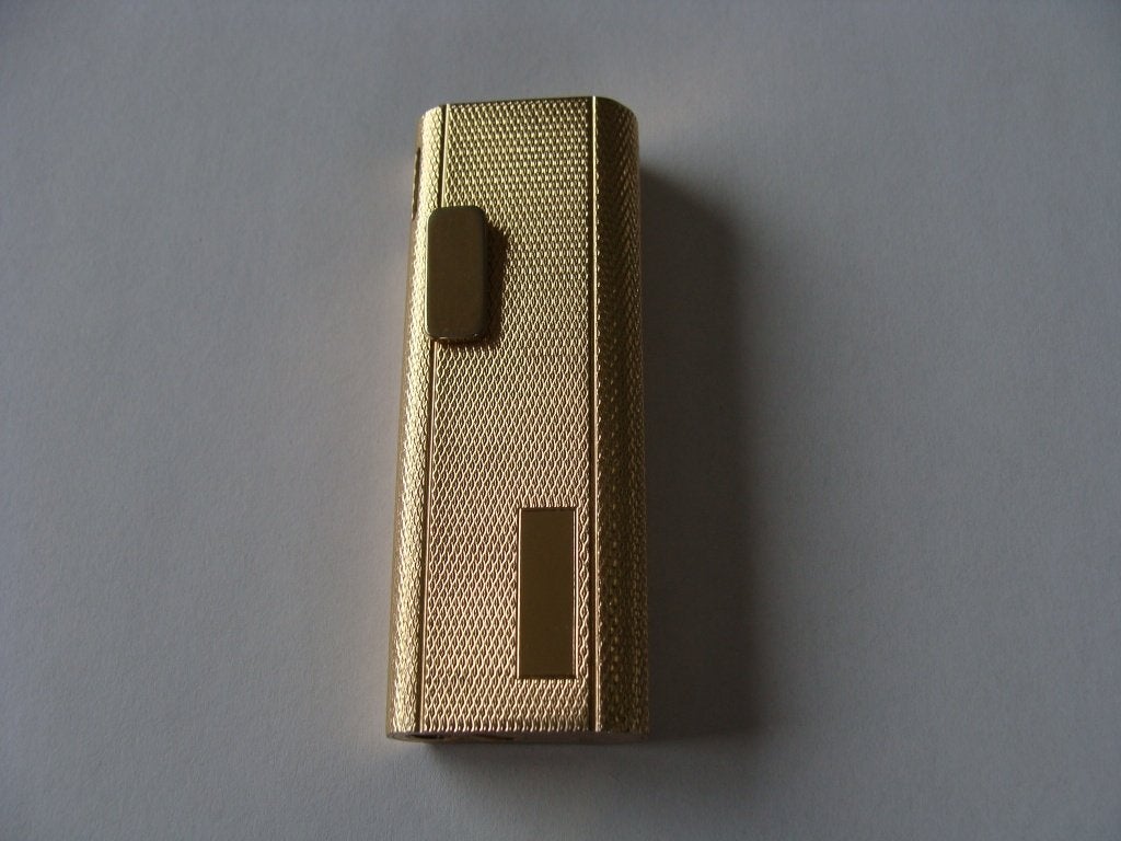 Ancien briquet, gaz, marque Sarome, couleur doré, Collections, Enlèvement ou Envoi, Utilisé, Briquet