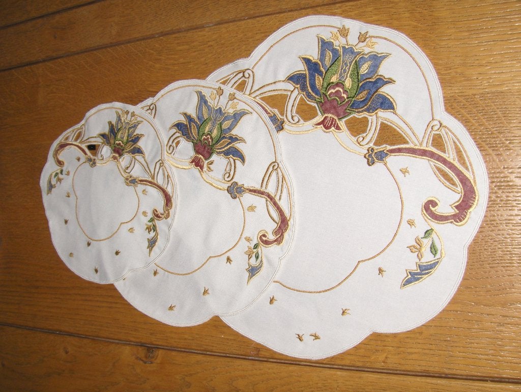 Lot de 10 magnifique napperons ronds brodés et festonnés., Huis en Inrichting, Tafelkleden, Ophalen of Verzenden, Nieuw