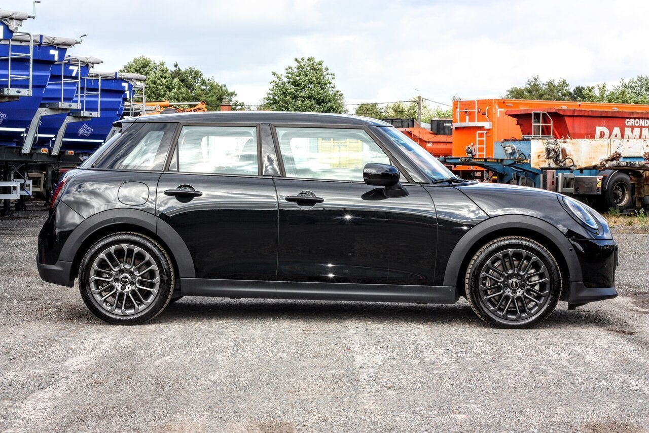 MINI Cooper C AUTOMAAT // HUD// CARPLAY// LANE ASSIST // ST, Autos, Mini, 0 kg, https://public.car-pass.be/vhr/8363d7cc-ff06-4c4b-af0b-9f146fd6e71c