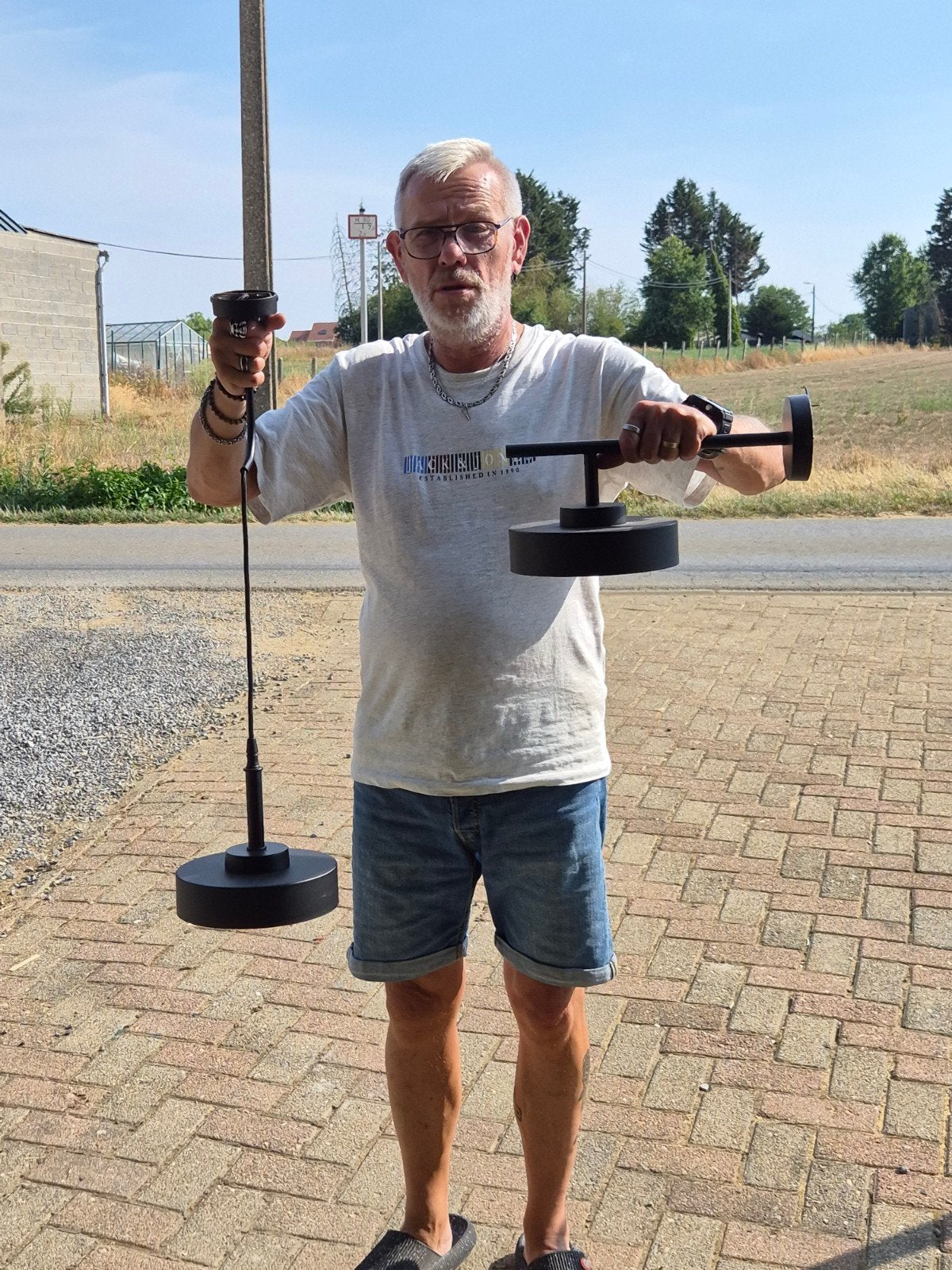 hanglamp met ronde platte metalen schijf & zwarte wand-/plaf, Contacten en Berichten, Sport en Hobby oproepen
