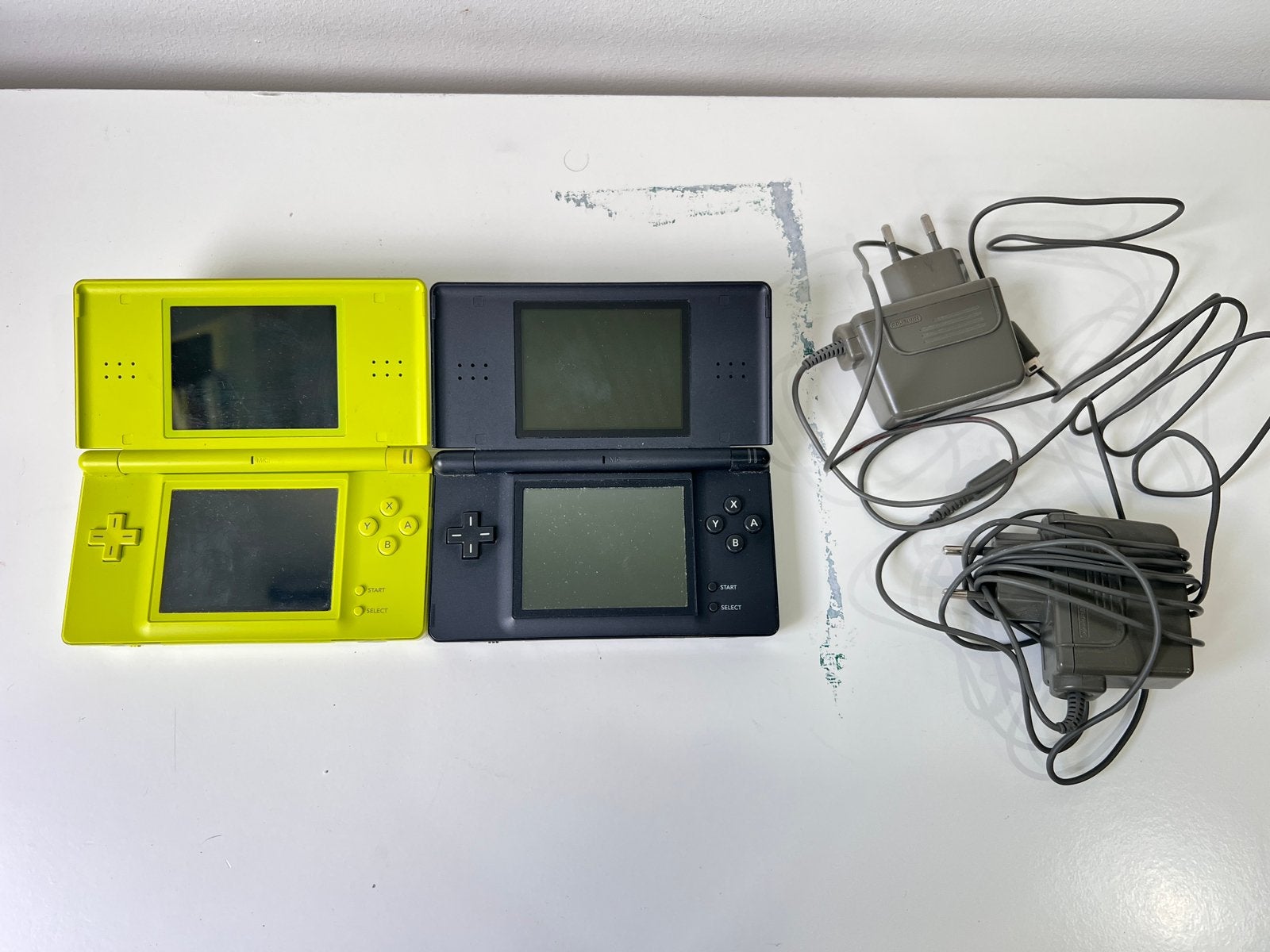 NINTENDO DS LITE CONSOLE - MET OPLADER, Ophalen of Verzenden, Zo goed als nieuw, Groen, DS Lite