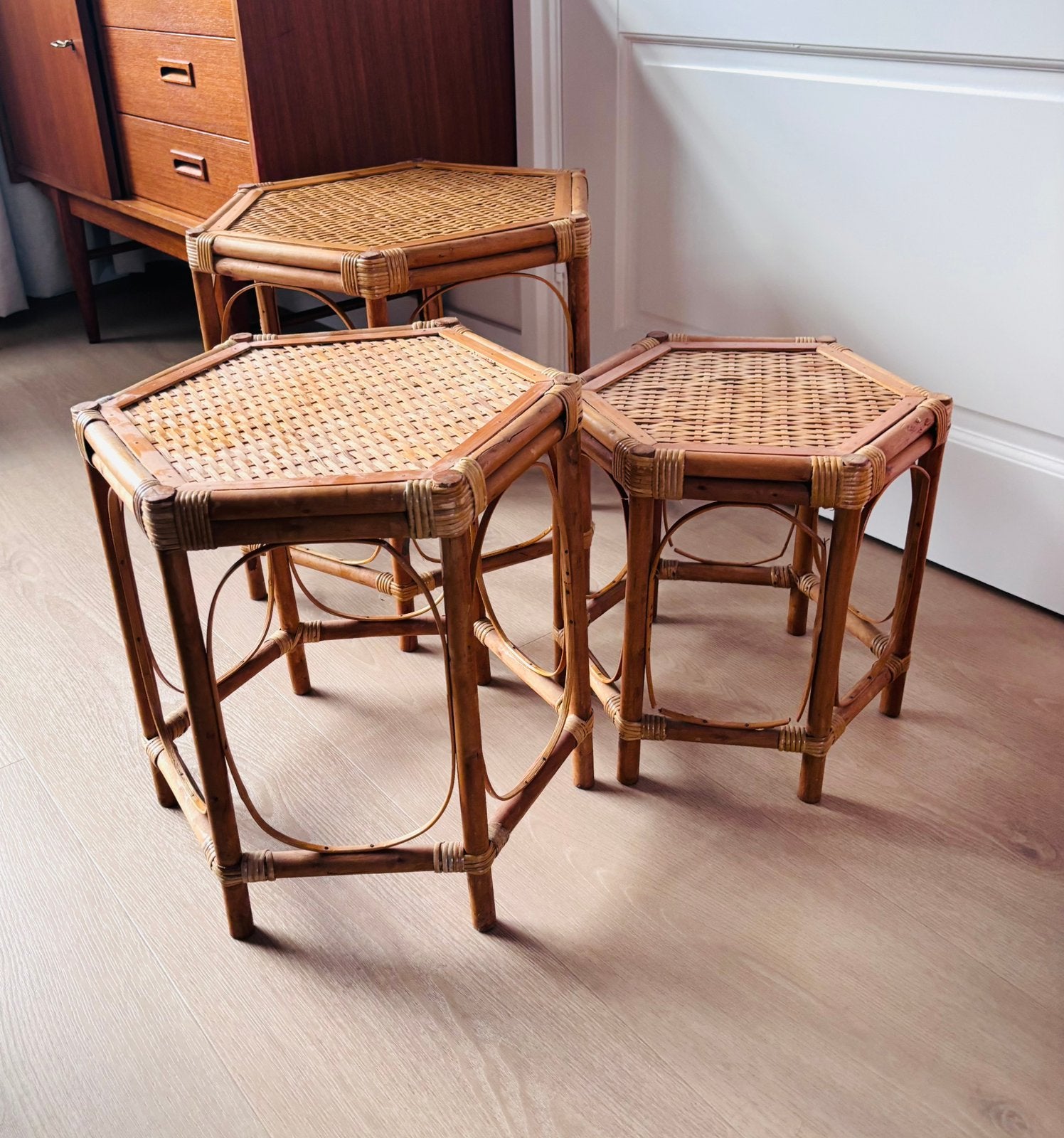 Vintage Bamboe & Rotan Mimiset, 6-hoekige Bijzettafels), Overige materialen, Minder dan 55 cm, Zo goed als nieuw, Vintage. Boho