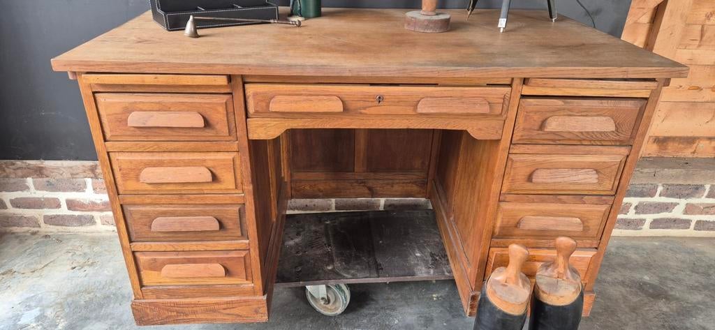 Oude bureau, Enlèvement