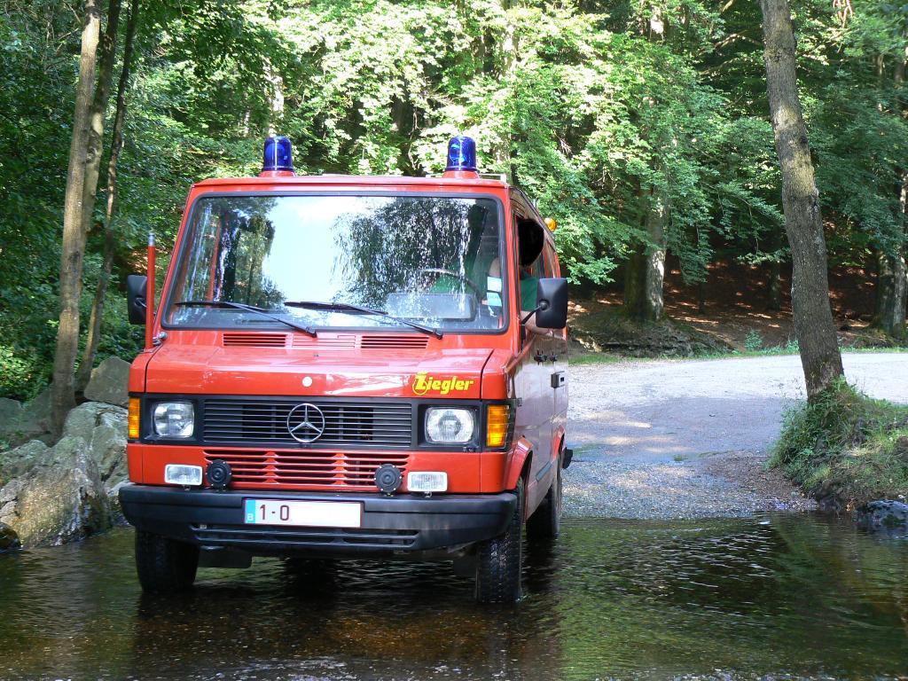 MERCEDES T1 310 BRANDWEER 10000KM ORIGINEEL, Auto's, Overige modellen, 4 cilinders, 2300 cc, 2289 kg