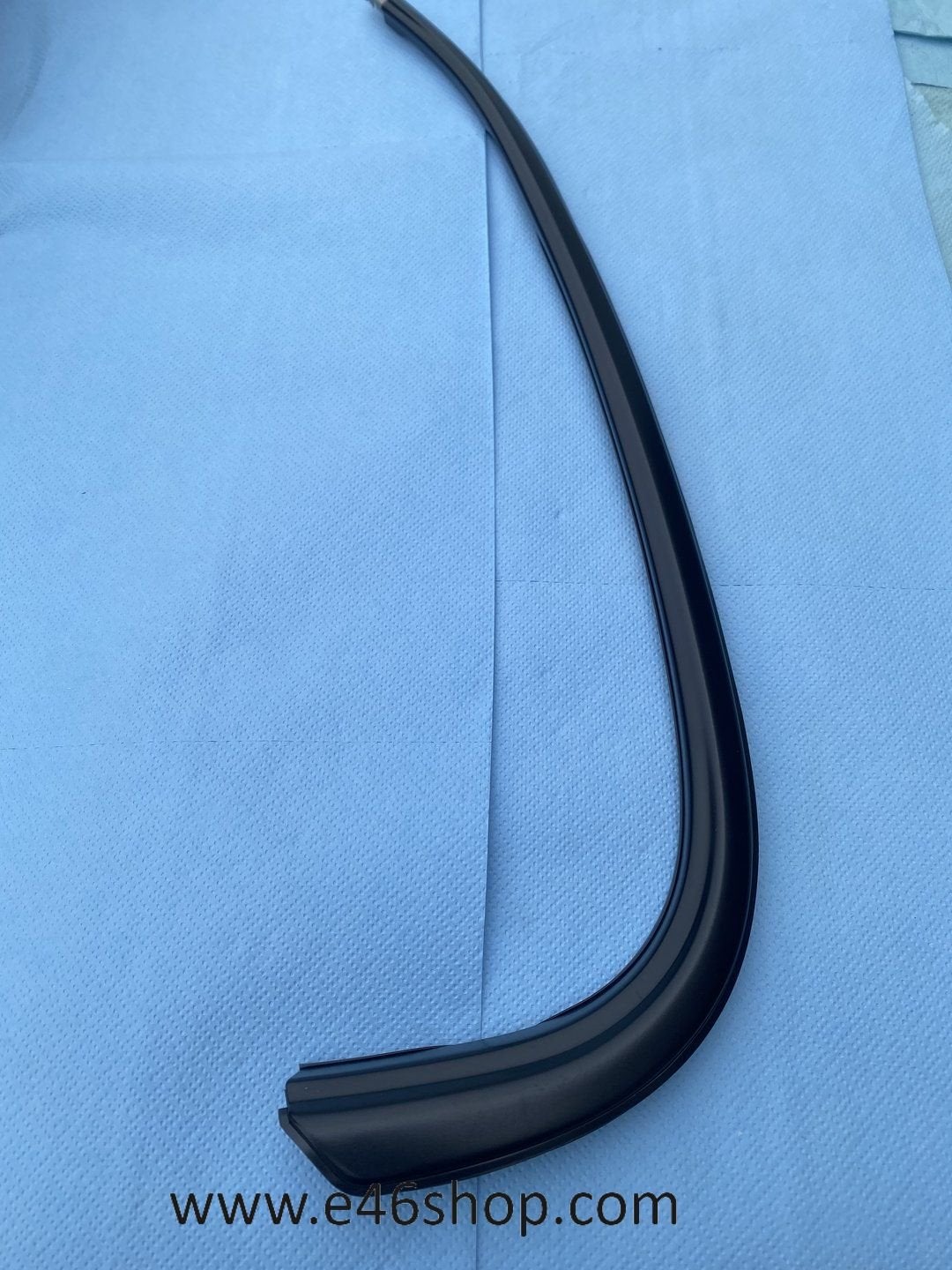 LIJST LINKS ACHTER SCHERM  BMW  E34 OEM 51132232437 NIEUW, Neuf, -, -, Enlèvement ou Envoi