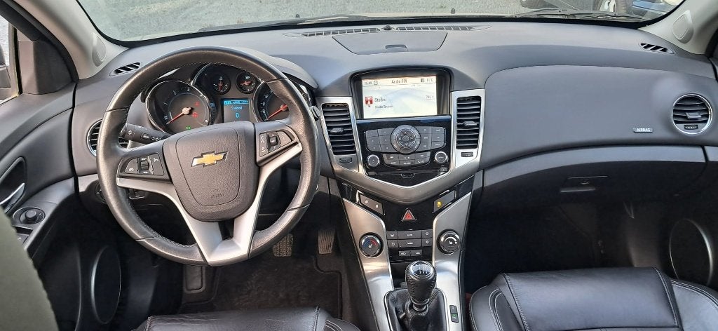 CHEVROLET CRUIZE/2000cc DIESEL/53.000KM/GEKEURD/GARANTIE, Auto's, Chevrolet, Euro 5, Zwart, 5 deurs, Parkeersensor