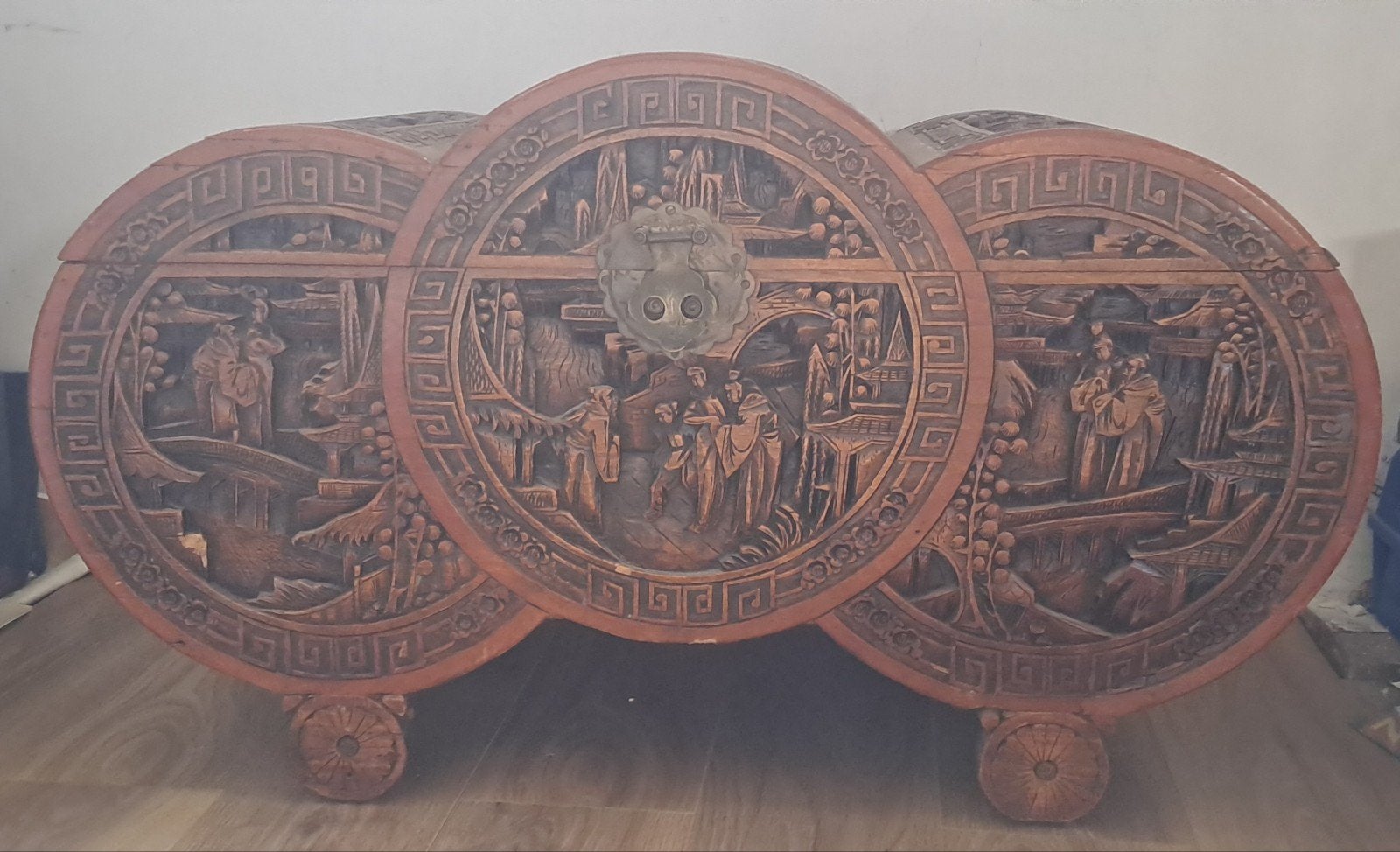Grand coffre ancien asiatique en camphrier, Enlèvement