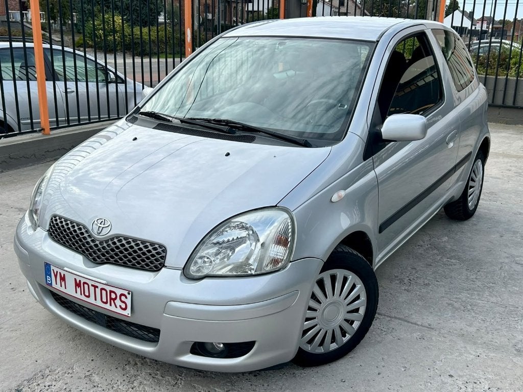 Toyota yaris 1000cc ** automatische transmissie **, Auto's, Dealer onderhouden, Stof, 140 g/km, Zwart