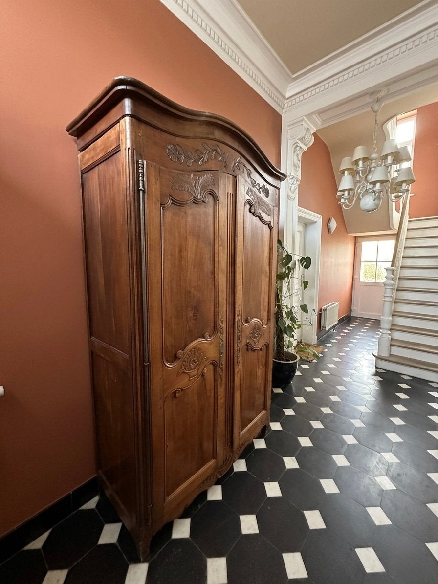Commode en noyer, Enlèvement