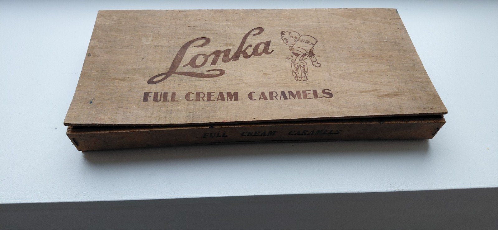 Lonka full cream caramels houten doos, Ophalen