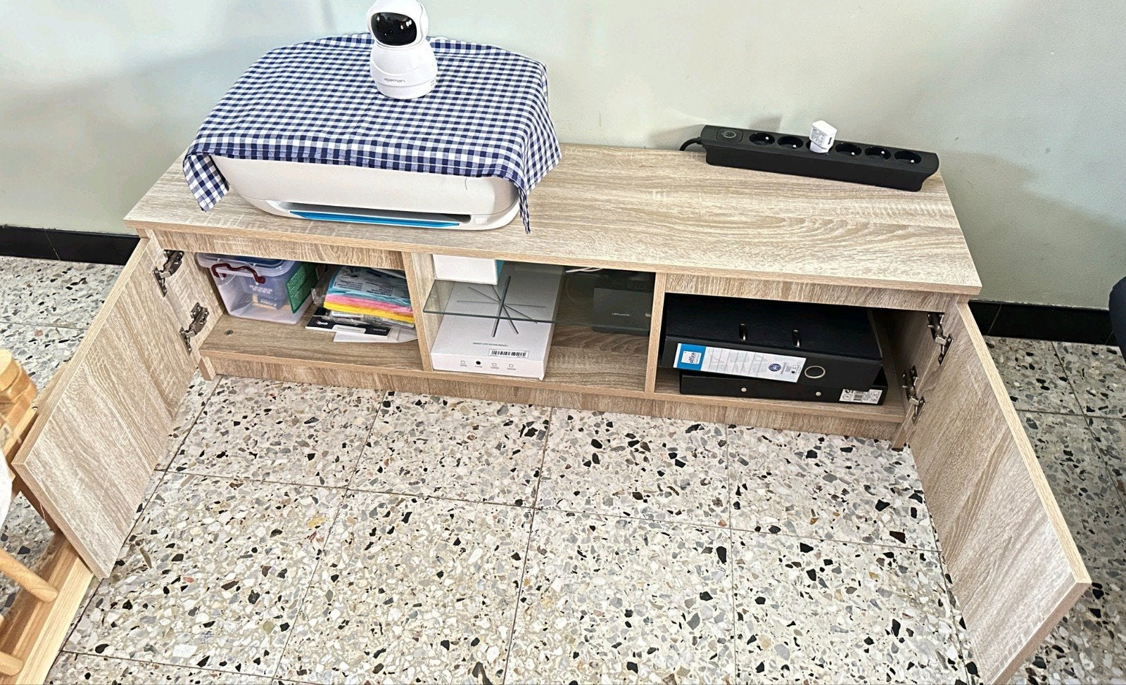 petit meuble de TV, Enlèvement