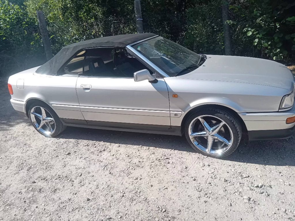 Audi 80 cabrio 2600cc v6 Oltimer, Auto's, Audi, Voorwielaandrijving, Zwart, Cabriolet, Leder en Stof