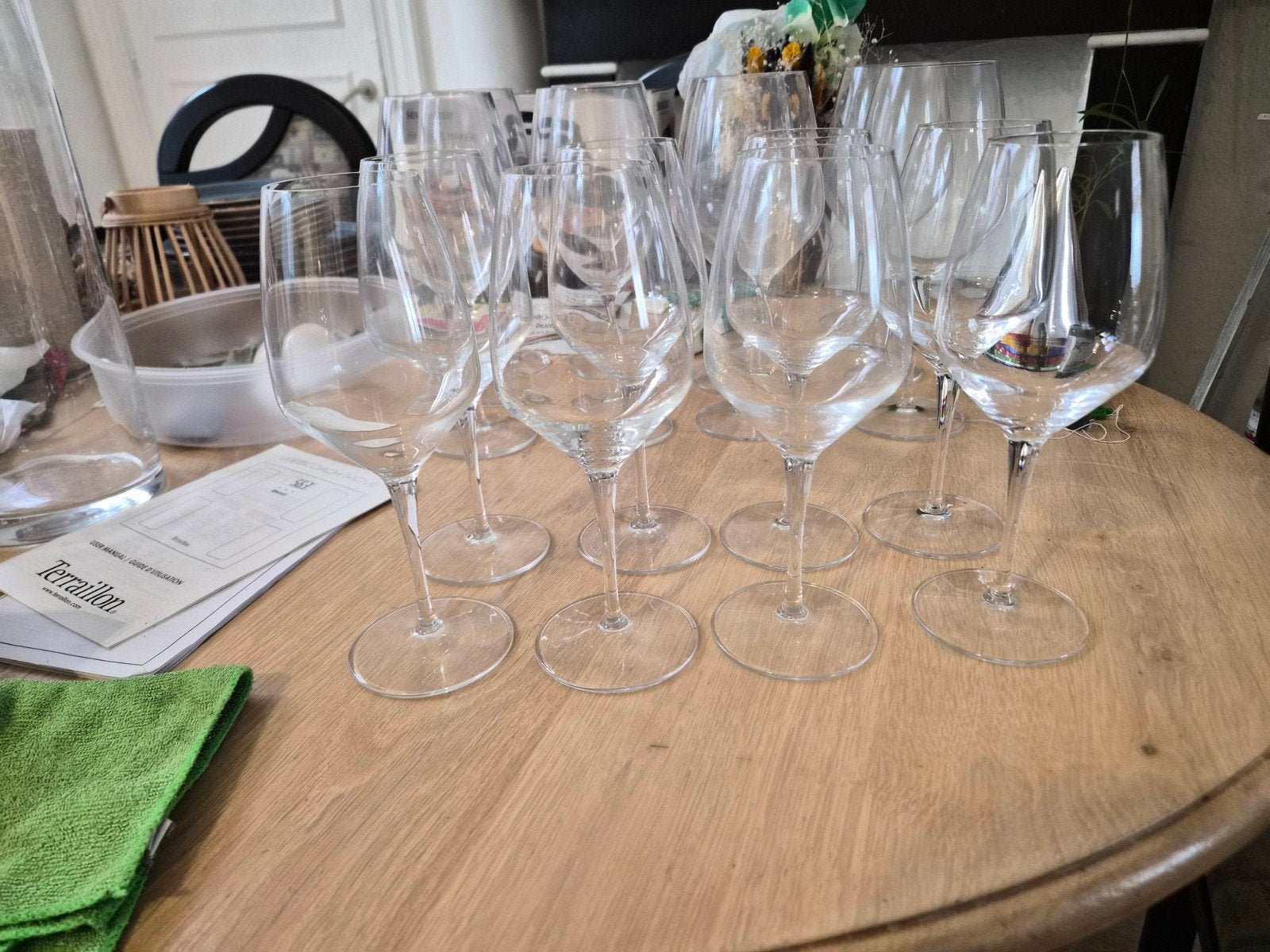 8 verres à vin blanc élégants - Excellent état, Maison & Meubles, Verre ou Verres, Comme neuf, Verre, Enlèvement