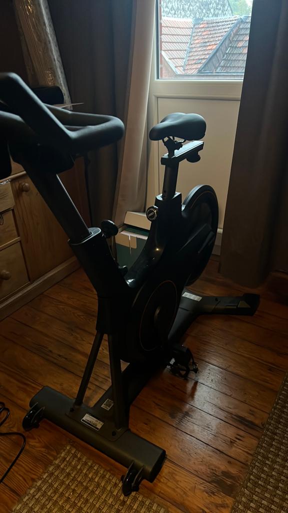 Basic-fit SMART vélo, Sport en Fitness, Fitnessapparatuur, Ophalen, Zo goed als nieuw