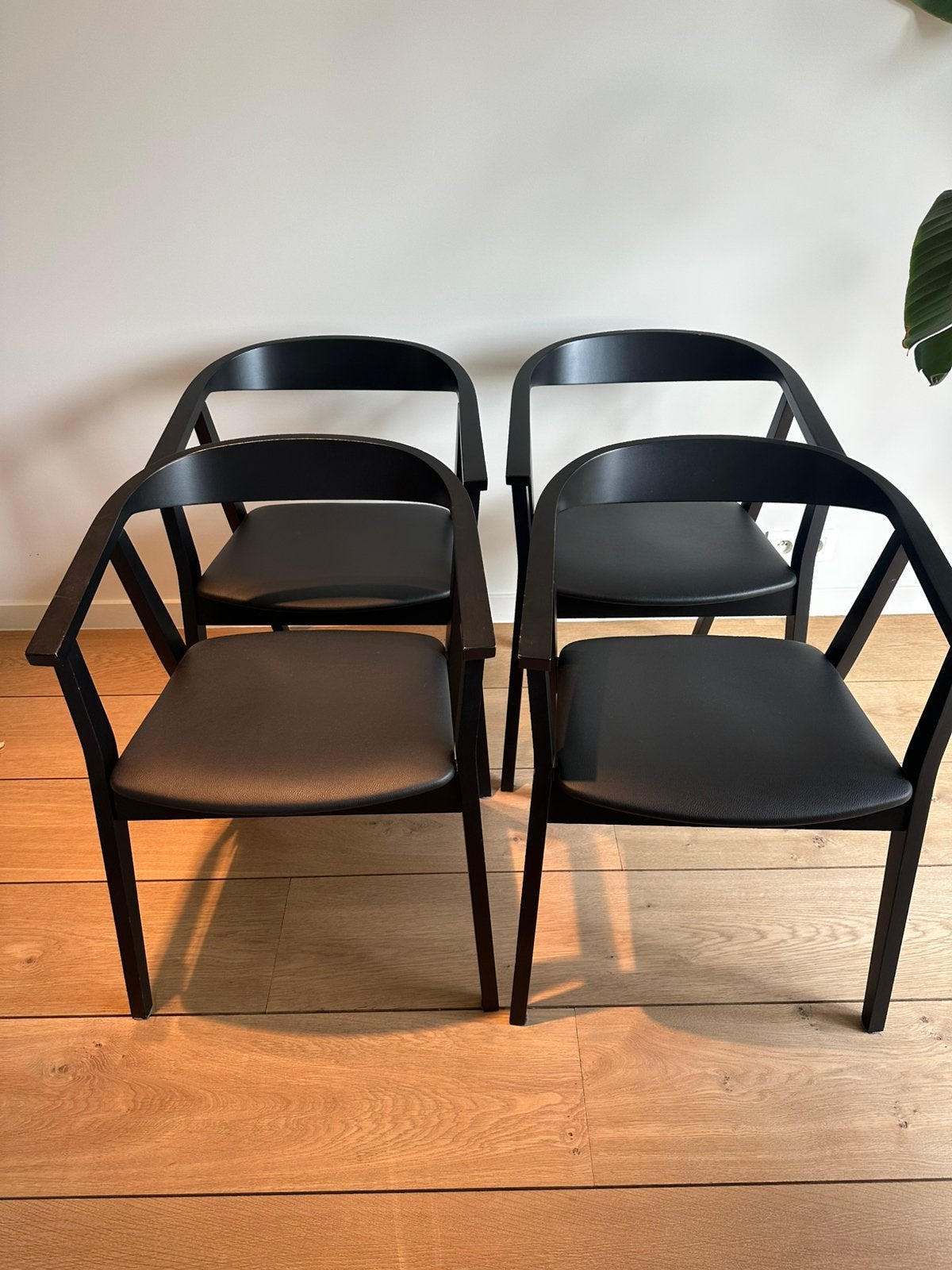 Set van 4 IKEA STOCKHOLM eetkamerstoelen - zwart hout & leer, Comme neuf, Enlèvement, Noir, Quatre