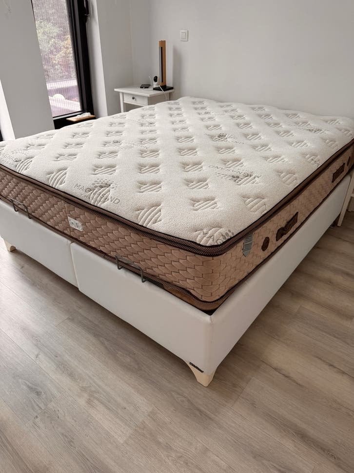 160X200 matelas ,Lit avec sommier à rangement, Enlèvement, Comme neuf