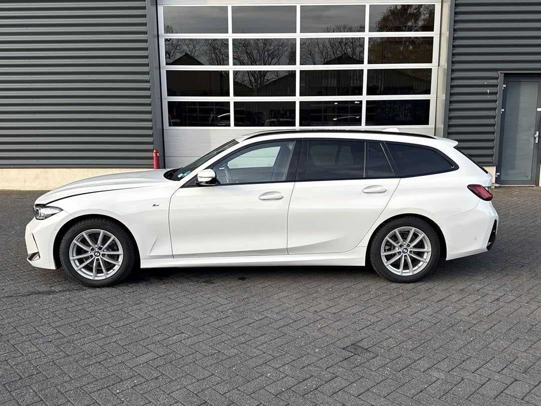 BMW 3-serie Touring 320i, M-sportpakket, M pakket, 360 camer, Auto's, Automaat, Achterwielaandrijving, 4 cilinders, Alcantara