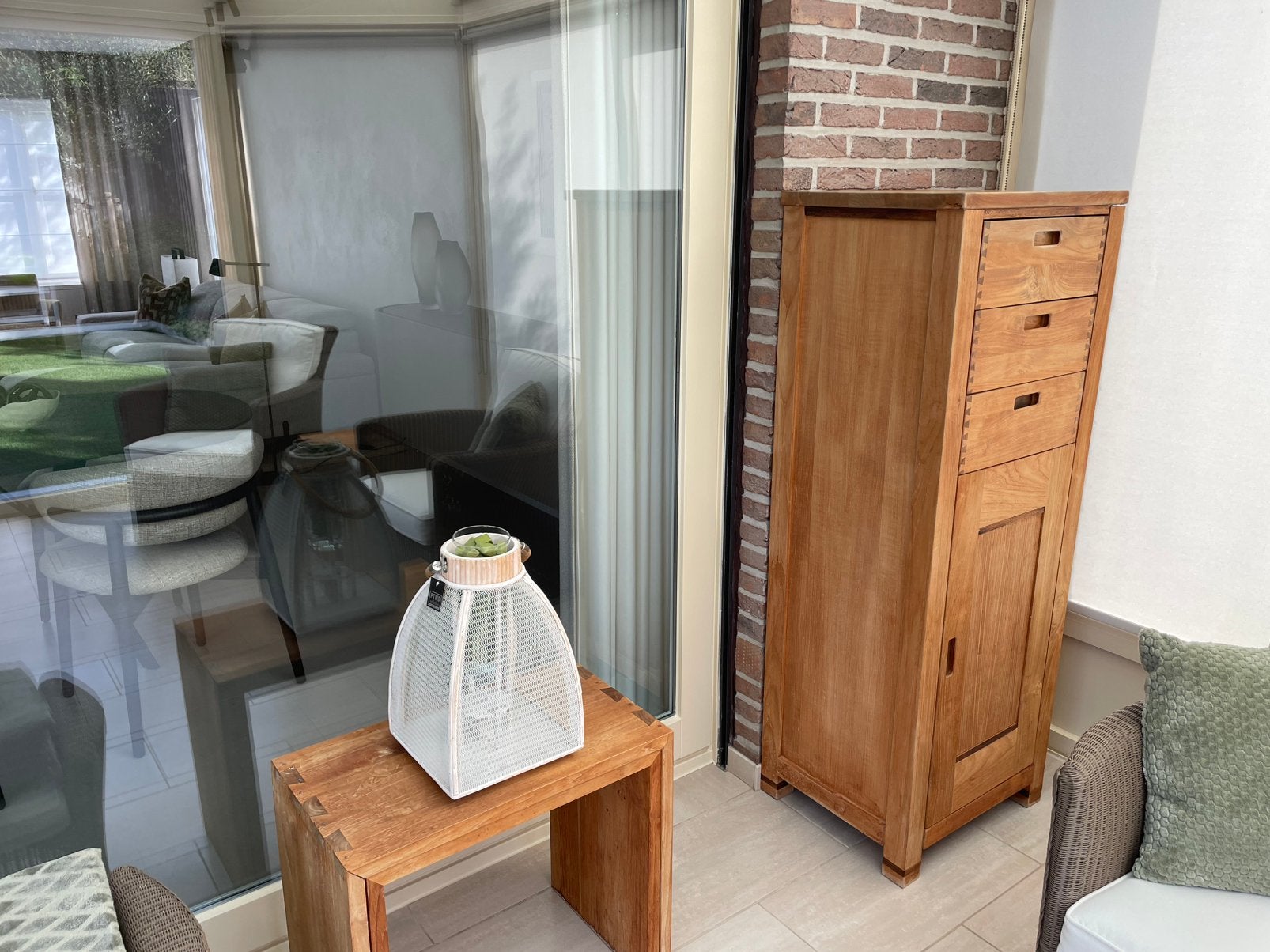 Lange kast en bijzettafelyjes, Ophalen