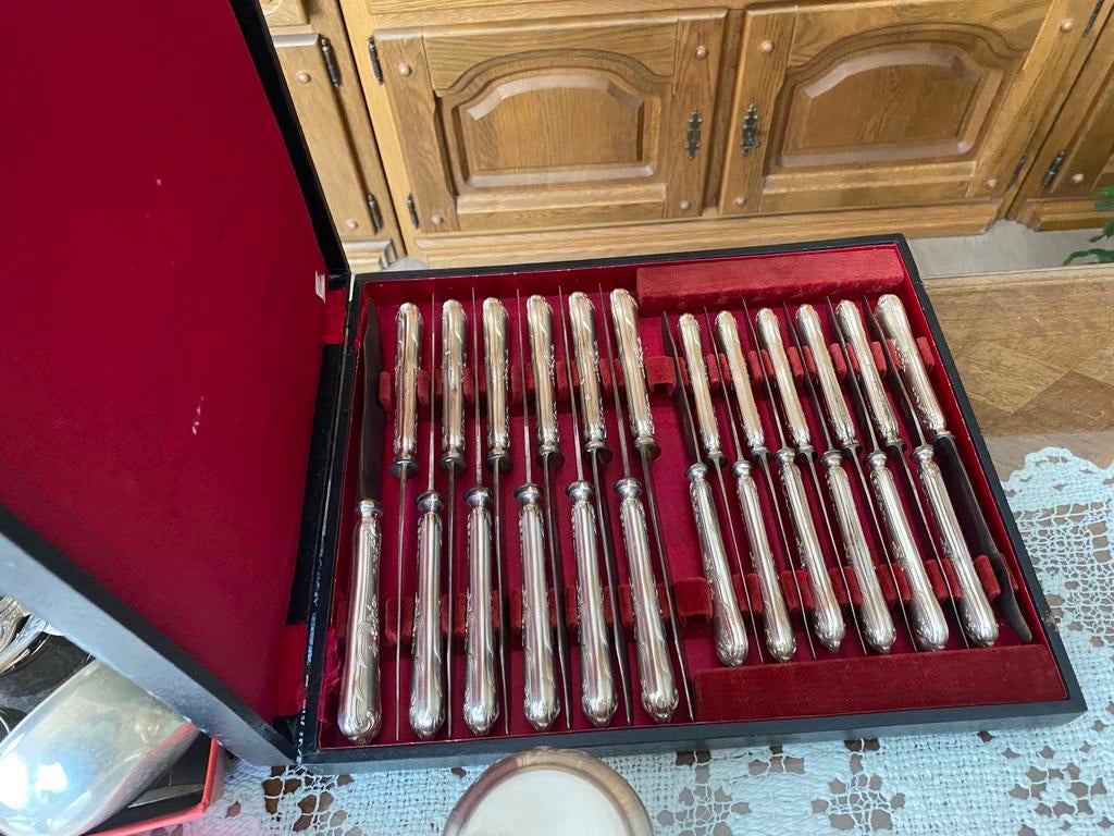 2 série de 12 couteaux métal argenté, Ophalen