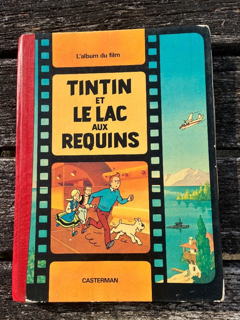 Vintage Tintin “Le Laq aux Requins” uit 1973, Gelezen, Eén stripboek, Ophalen of Verzenden, Herge