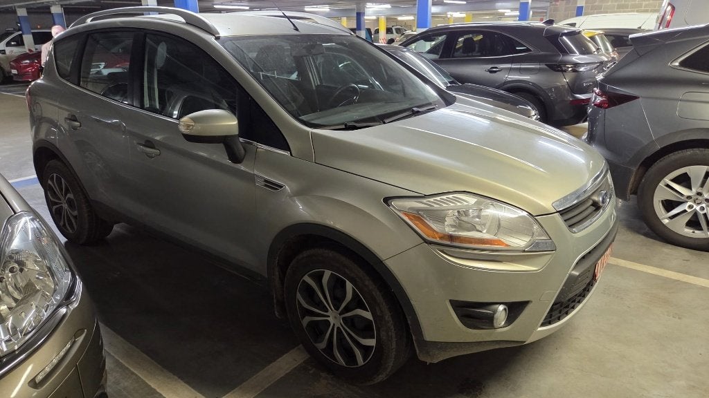 FORD KUGA 2,0 L DIESEL. 94 000 KM. 2010. 4950 EUROS, 100 kW, Argent ou Gris, Achat, Entreprise