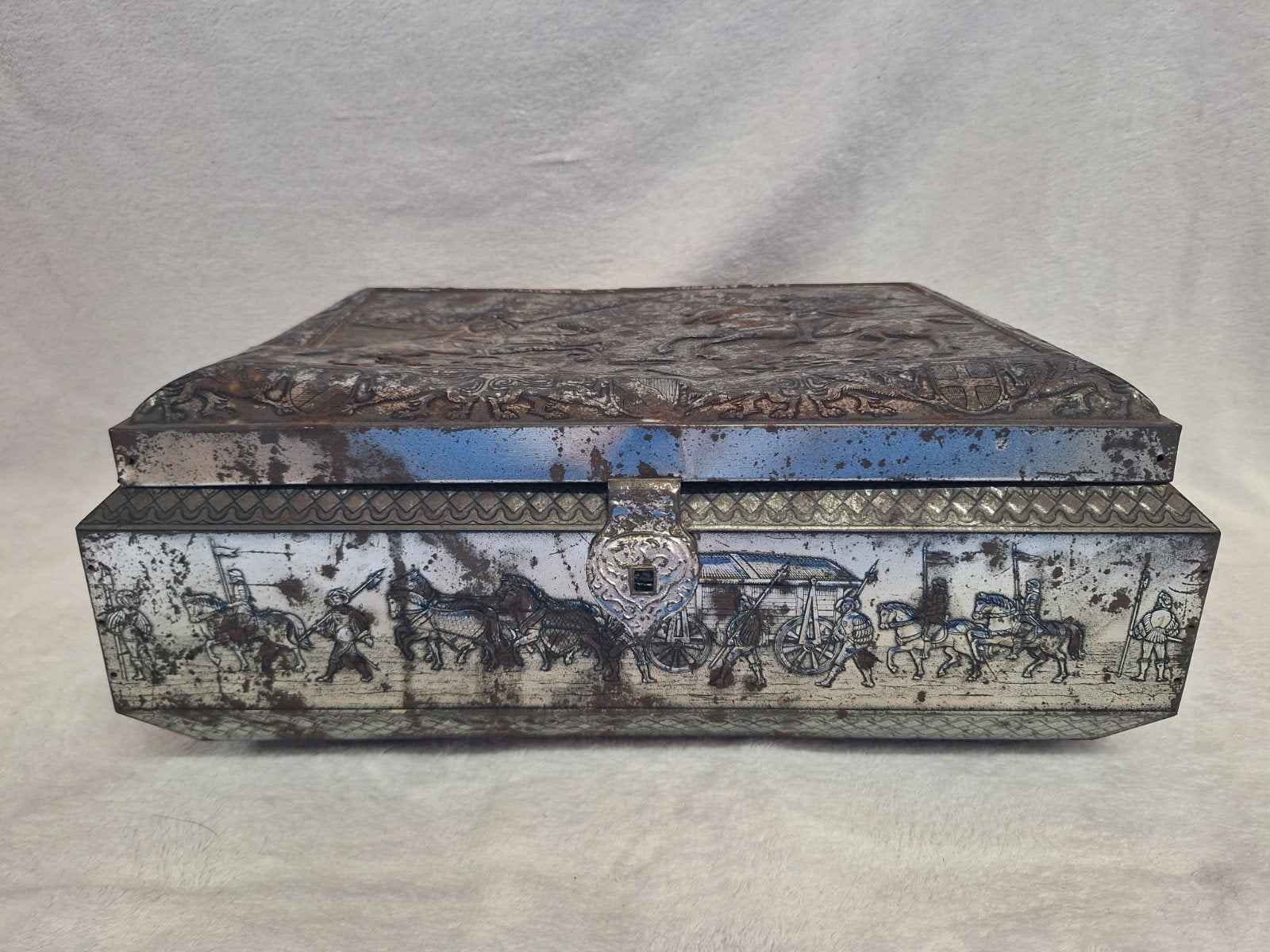 Vintage decoratieve metalen sierkist - Paarden & ridders, Enlèvement ou Envoi